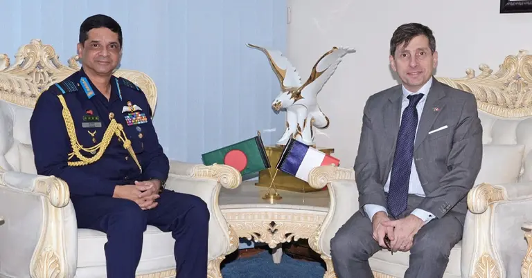 বিমান বাহিনী প্রধান ও ঢাকায় নিযুক্ত ফ্রান্সের রাষ্ট্রদূতের সৌজন্য সাক্ষাৎ